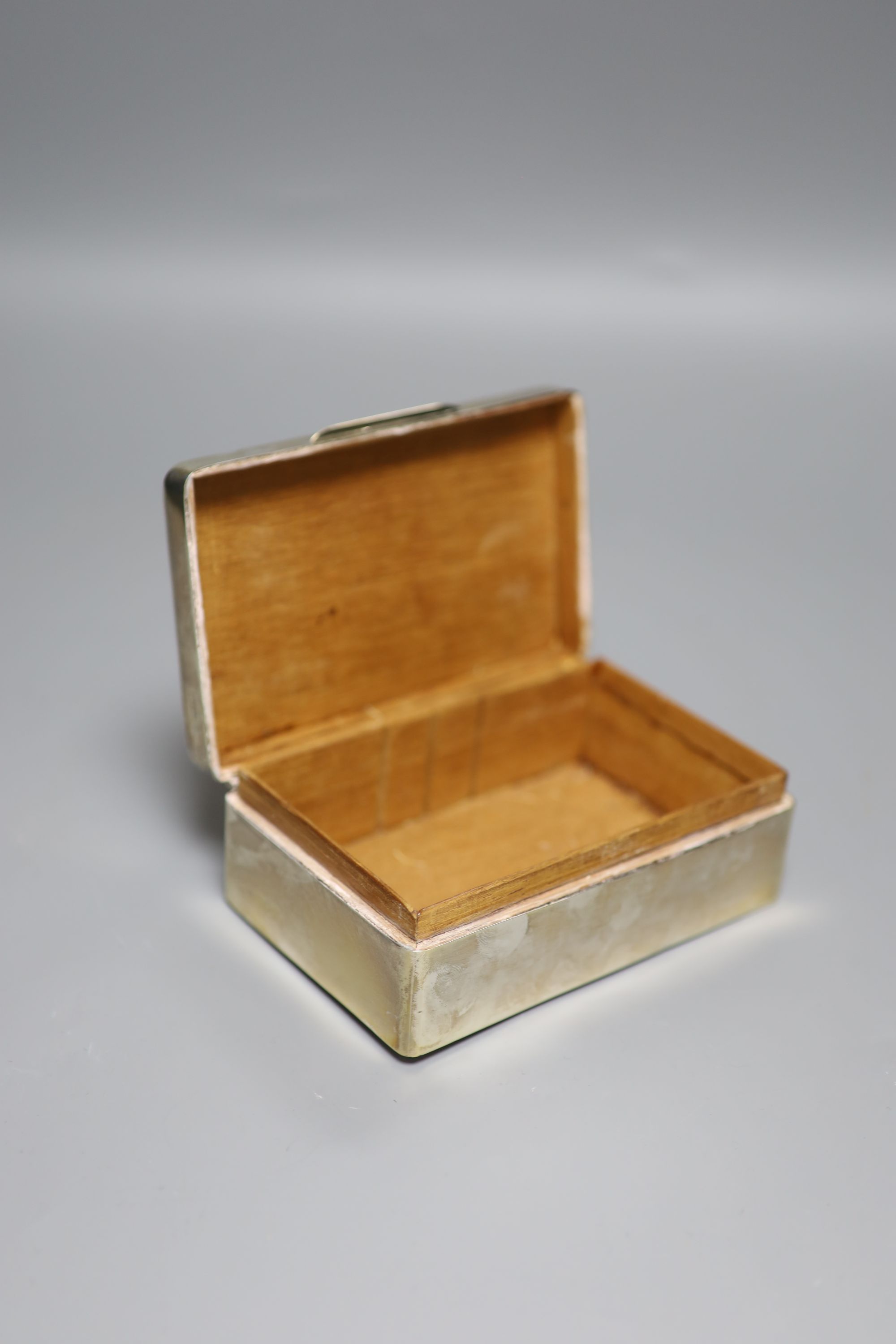 A silver cigarette box (marks rubbed), 14cm, a modern silver commemorative dish and a silver vesta case.